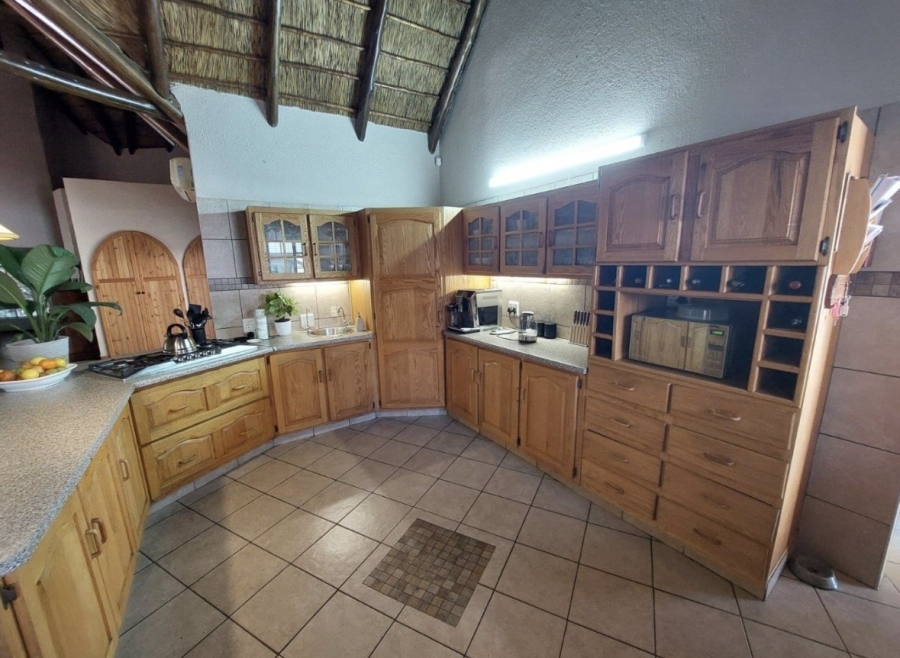 To Let 4 Bedroom Property for Rent in Flamwood North West